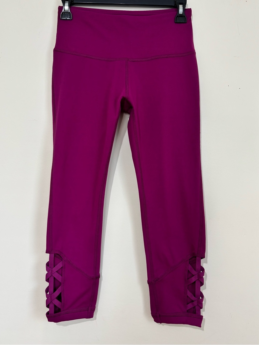 Yogalicious Fuchsia High Rise Criss Cross Strap Hem Cropped Yoga Gym Leggings S